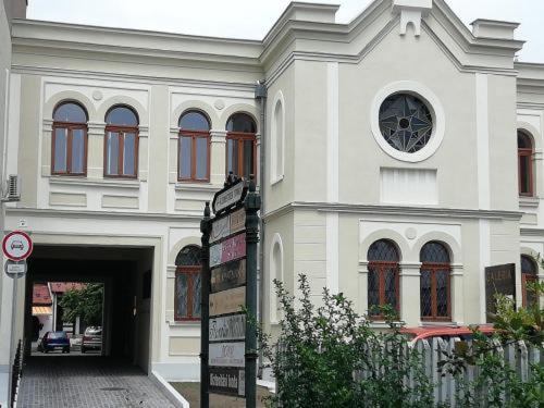 Kincsem Apartman Eger Exteriör bild